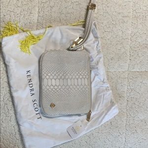 NWT Kendra Scott wristlet. Pearl color/snake print
